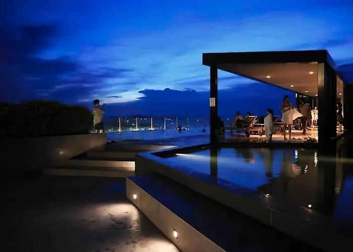 Central Pattaya Fully Equipped Condo Next To Beach